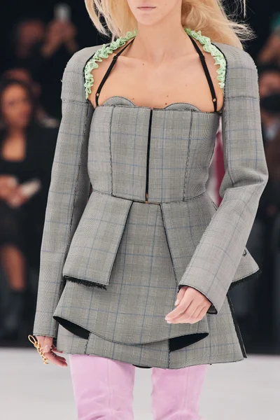 Look 35